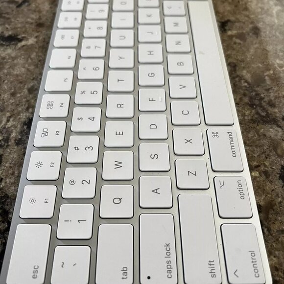 Magic Keyboard with Numeric Keypad - US English - Picture 3 of 5